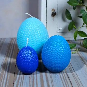 Eier mit Strickmuster in verschiedenen Größen