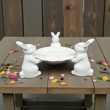 Osterhasentrio mit Teller