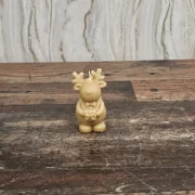 Rentier mit Geschenk