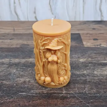 Hexenwald mit kleinen Totenköpfen