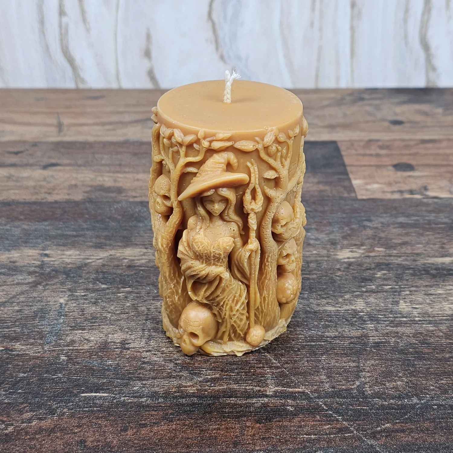 Hexenwald mit Totenköpfen