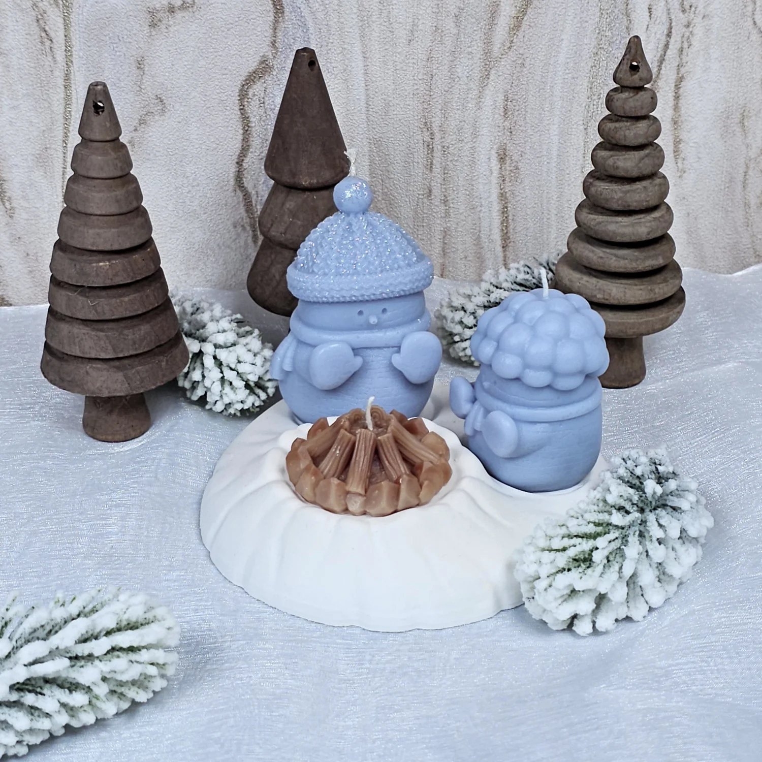 Schneemann & Frau am Lagerfeuer (Kerzen)